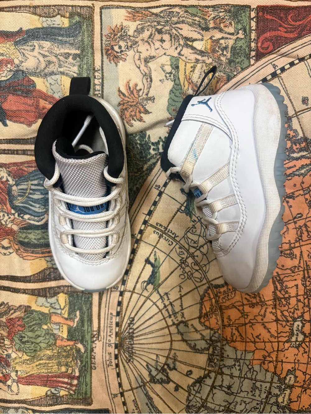 Jordan Kids White and Blue Low-Top Sneakers